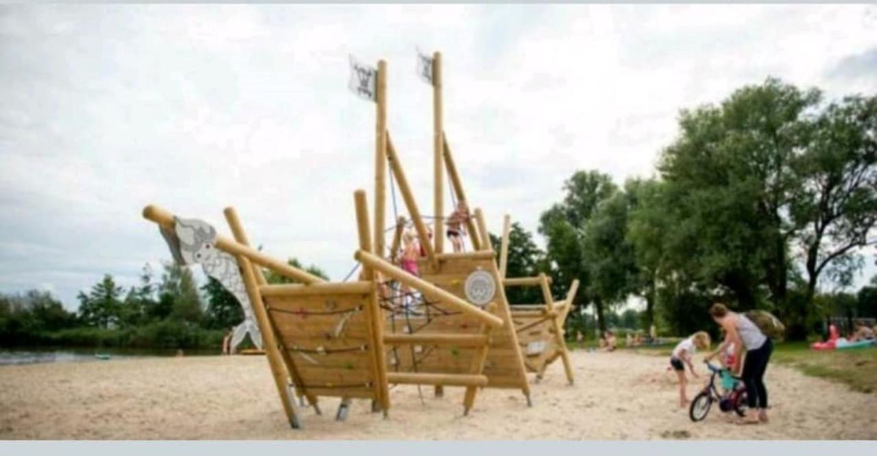 Suameer Kajuit423 6Pers 5Sterren Vakantiepark Bergumermeer Aan Het Water In Friesland Met Zwembadヴィラ エクステリア 写真